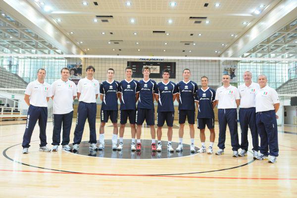 Il Gruppo Di Giocatori E Staff Al Lavoro