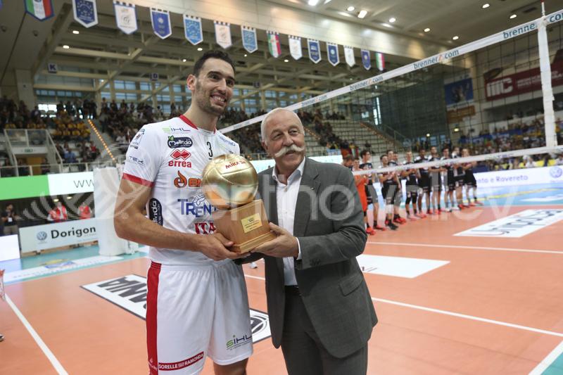 Il Presidente Mosna Premia Birarelli Come Miglior Centrale Della Scorsa Stagione