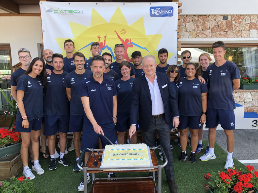 Taglio Della Torta Di Fine Attività