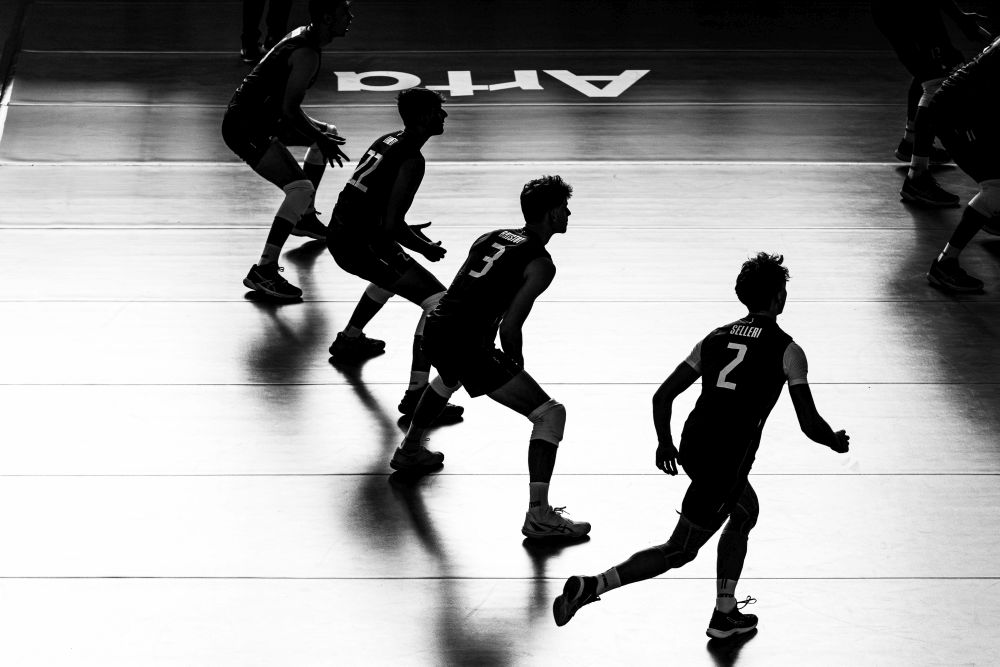 Una Suggestiva Immagine Della Linea Di Ricezione Azzurra Con Bristot Protagonista