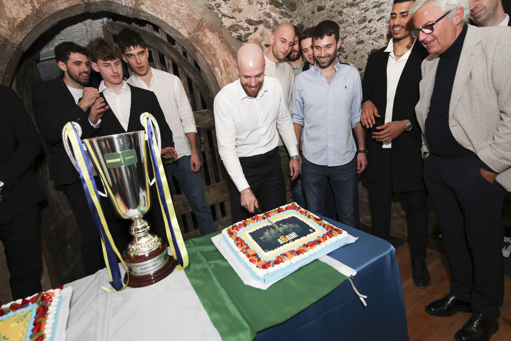 Il Taglio Della Torta Con Capitan Sbertoli