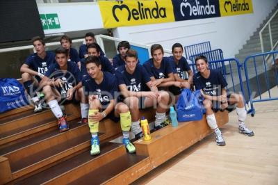 Under 17 Segue La Seduta A Bordo Campo Interessata